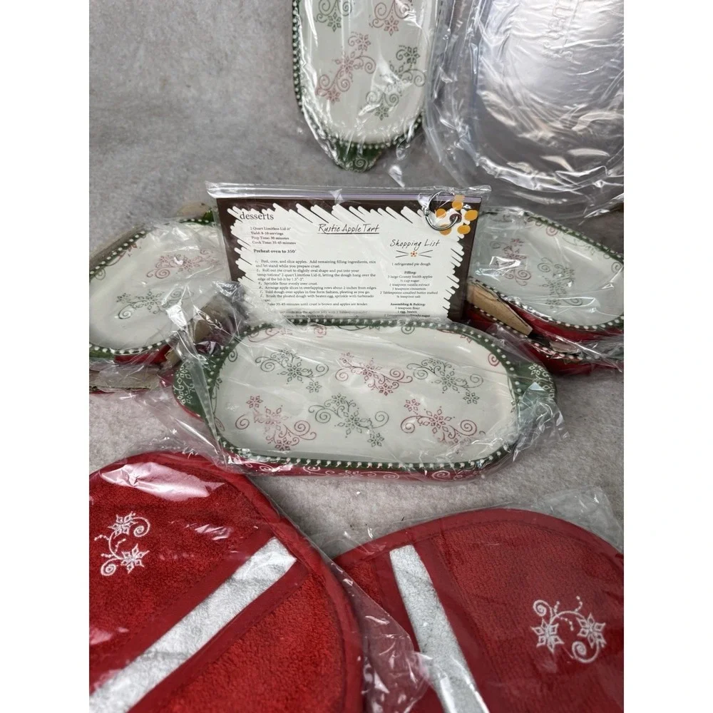 Snowflake‎ Temptation 24 Piece Baking Dish Set with Recipe Cards and Lids